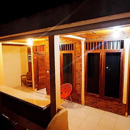 Aman'S Guesthouse Tuk Tuk Exterior photo