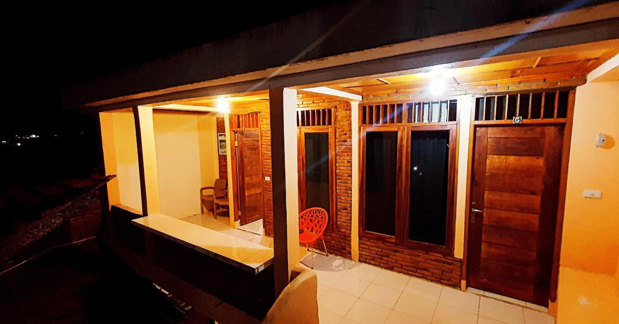 Aman'S Guesthouse Tuk Tuk Exterior photo
