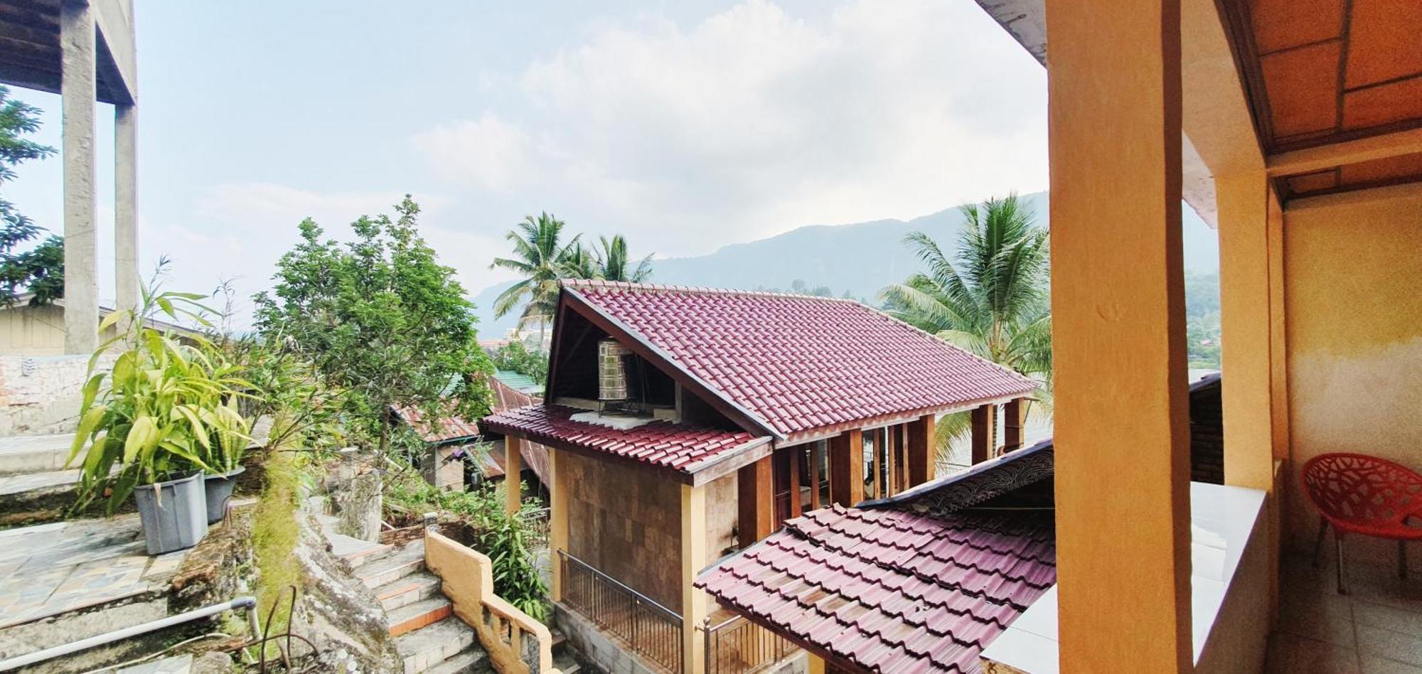 Aman'S Guesthouse Tuk Tuk Exterior photo